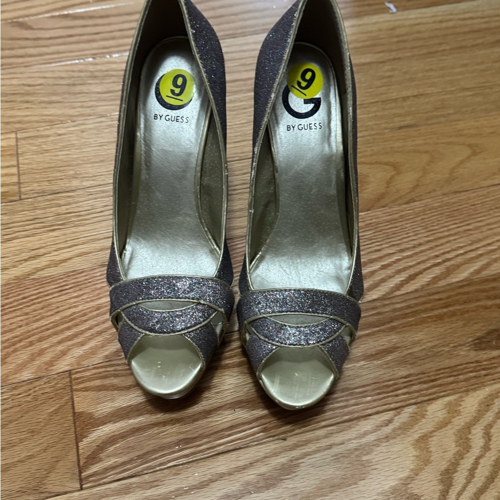 GUESS Women's Glitter Peep Toe Heels - Gold and Brown